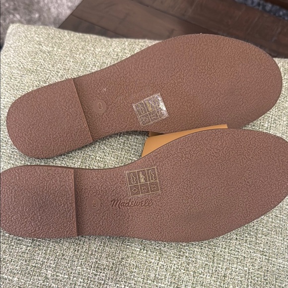Madewell Tan Sandals Minimalist Slip-On Design - Picture 3 of 6